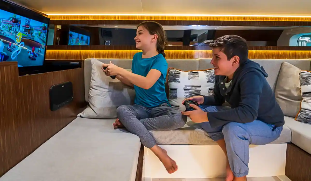 Sea Ray Sundancer 370