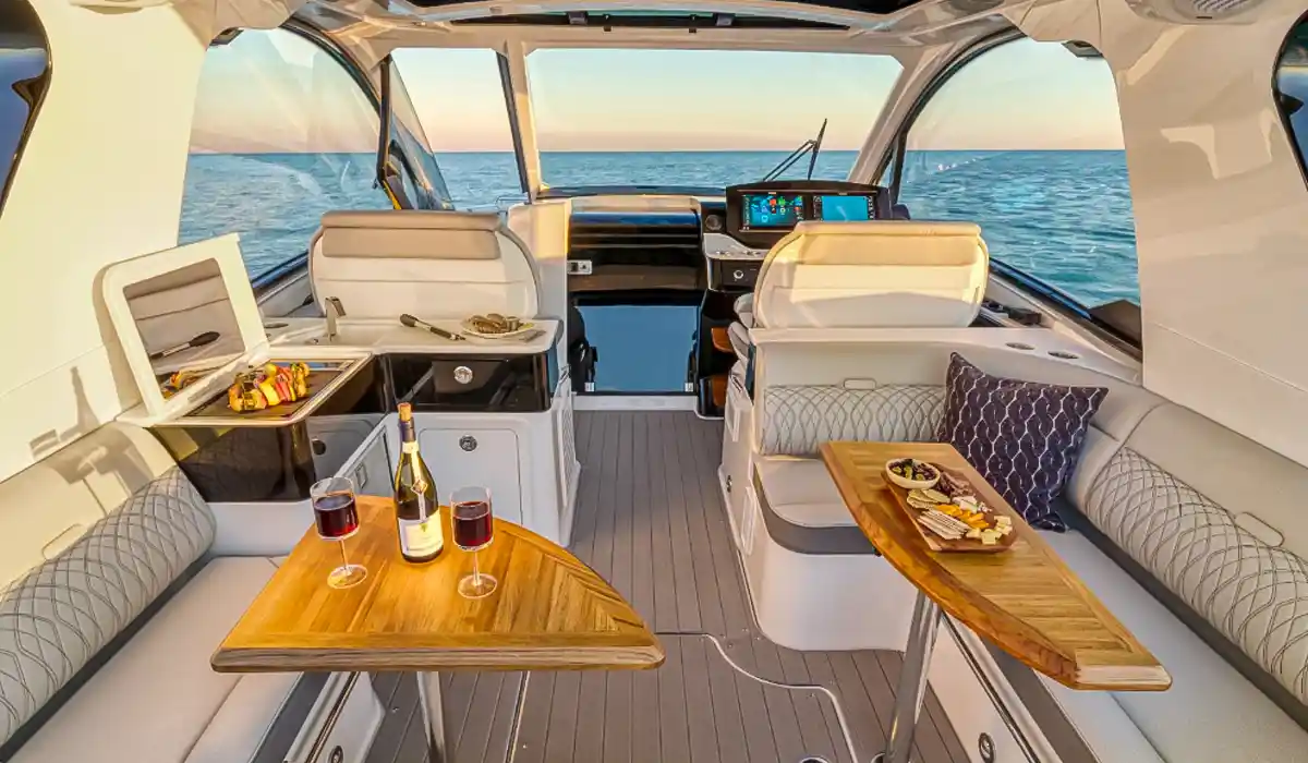 Sea Ray Sundancer 370