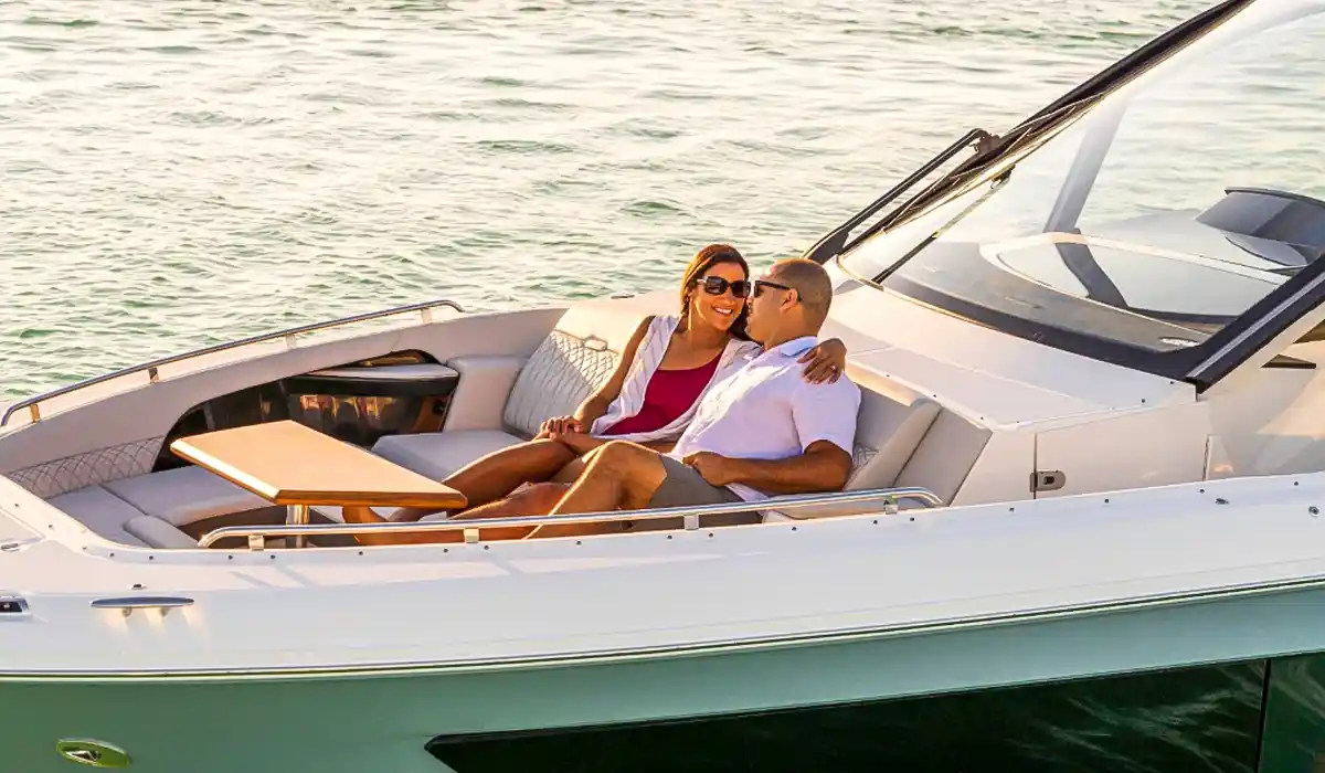 Sea Ray Sundancer 370